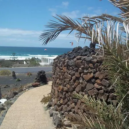 Nyaraló Sleeps 4 Wifi Famara