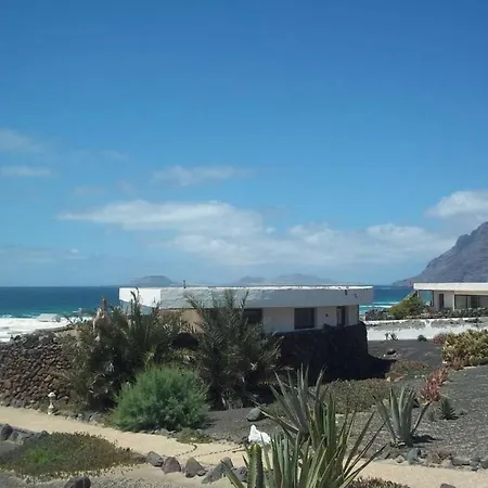 Nyaraló Sleeps 4 Wifi Famara