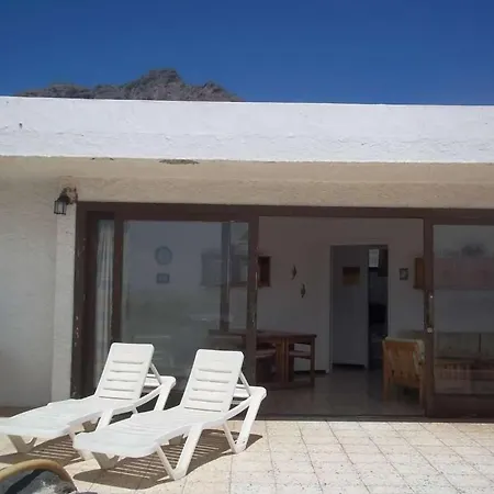 Nyaraló Sleeps 4 Wifi Famara