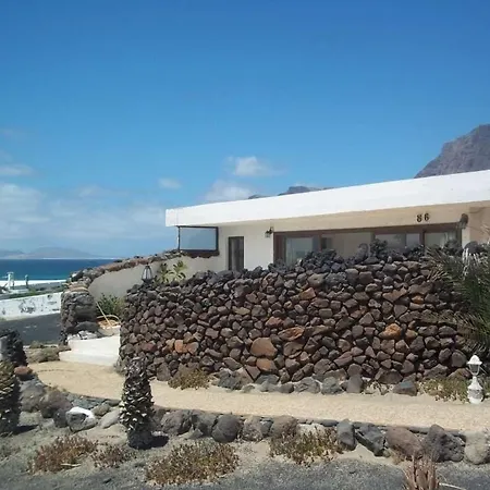Sleeps 4 Wifi * Famara